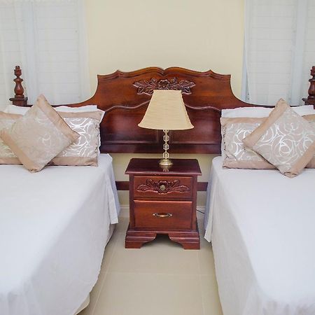 Villa Ocho Rios Under The Palms Extérieur photo