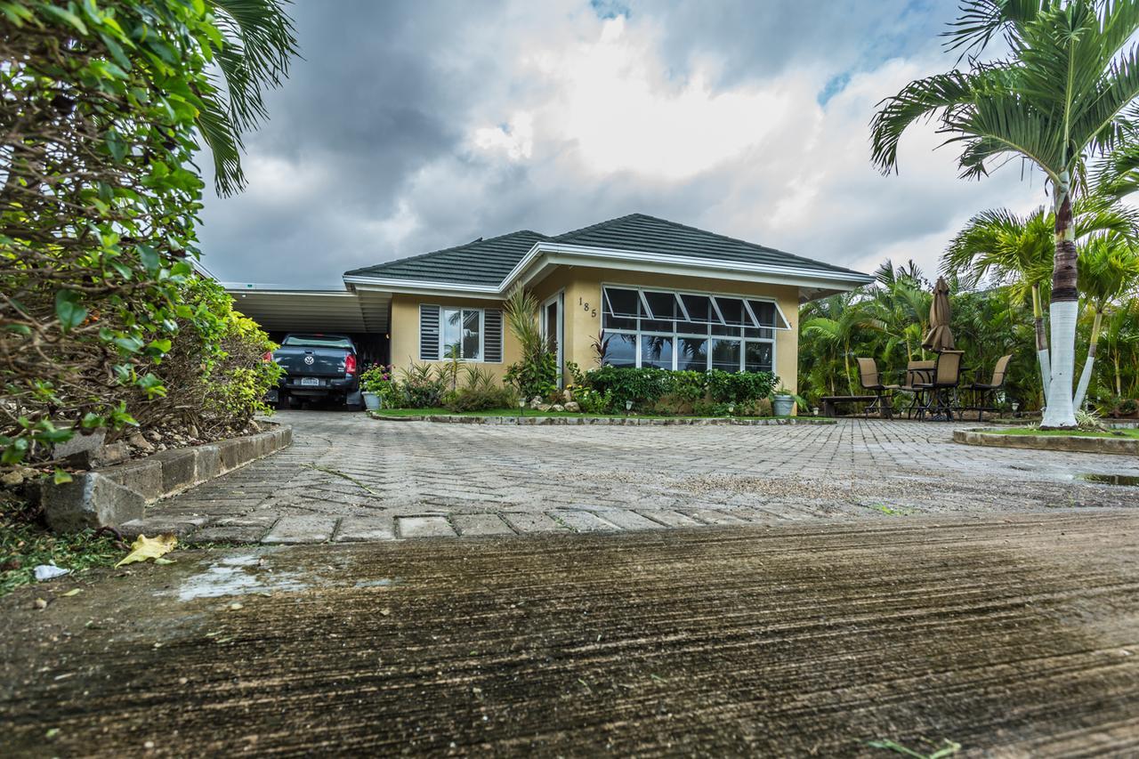 Villa Ocho Rios Under The Palms Extérieur photo
